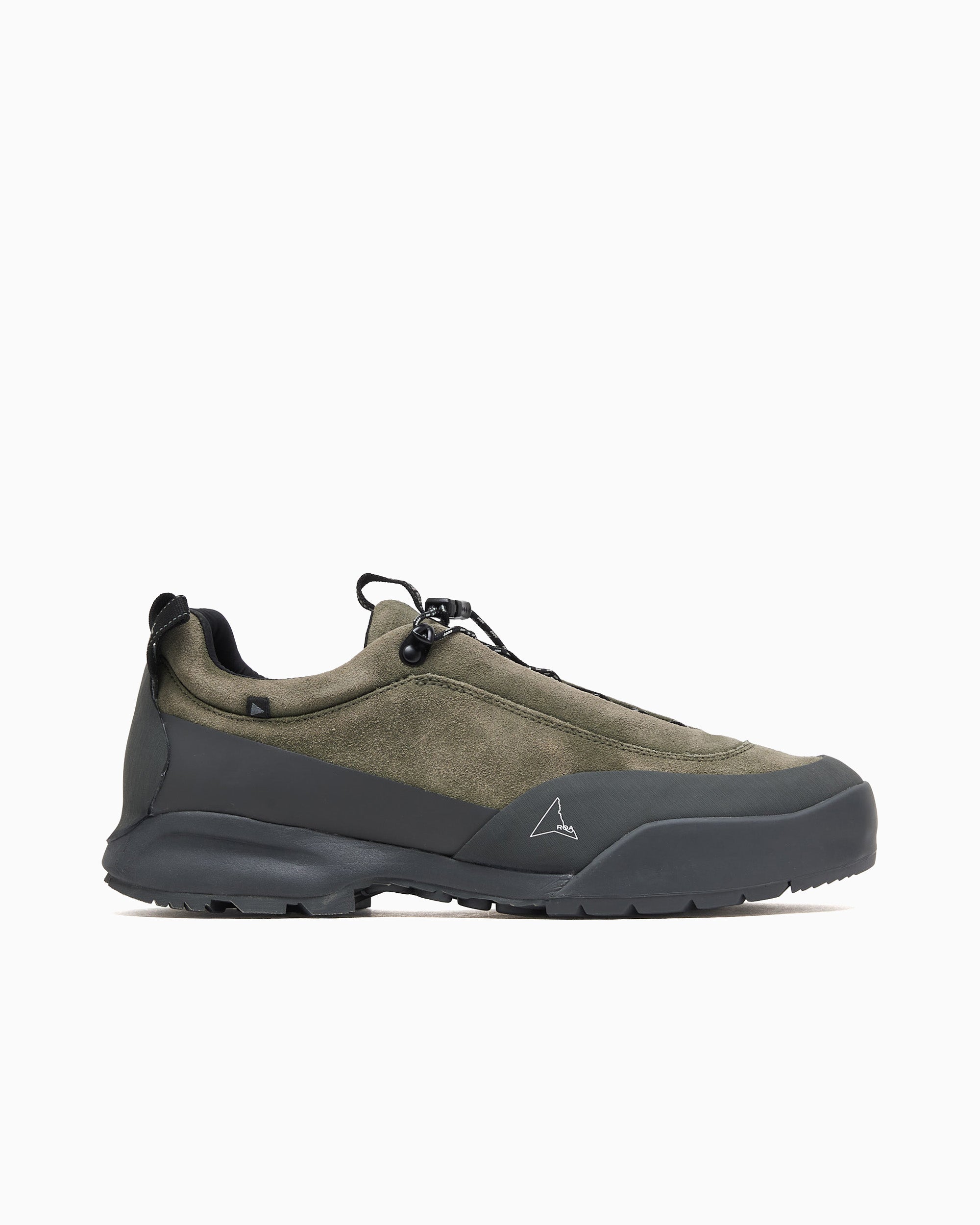 sneakers-roa-x-and-wander-