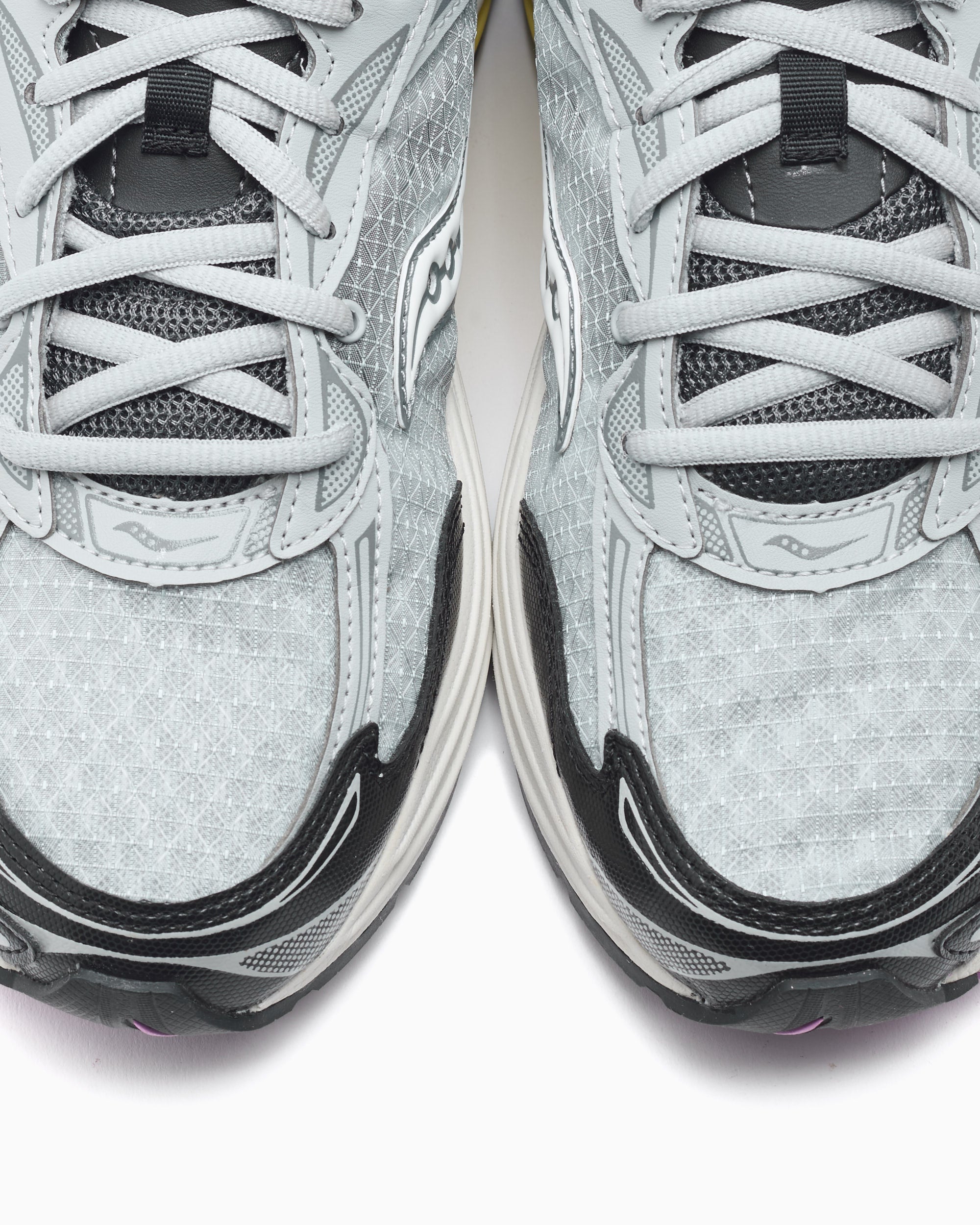 Sneakers Saucony Progrid OMNI 9 - S71004-1