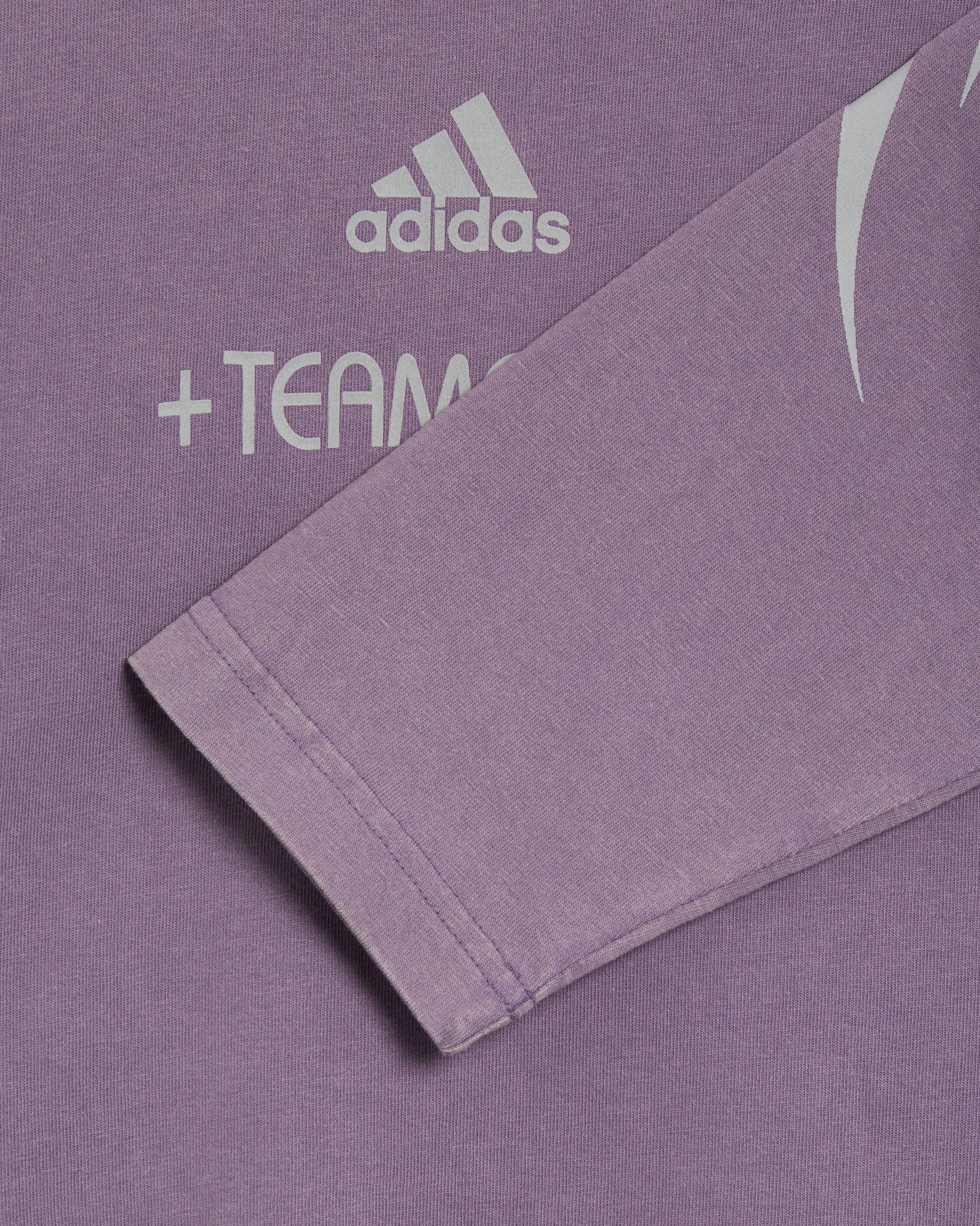 T-Shirts adidas Originals Adilenium Adilenium Teamgeist Long-Sleeved Relaxed Men's T-Shirt - KF8542