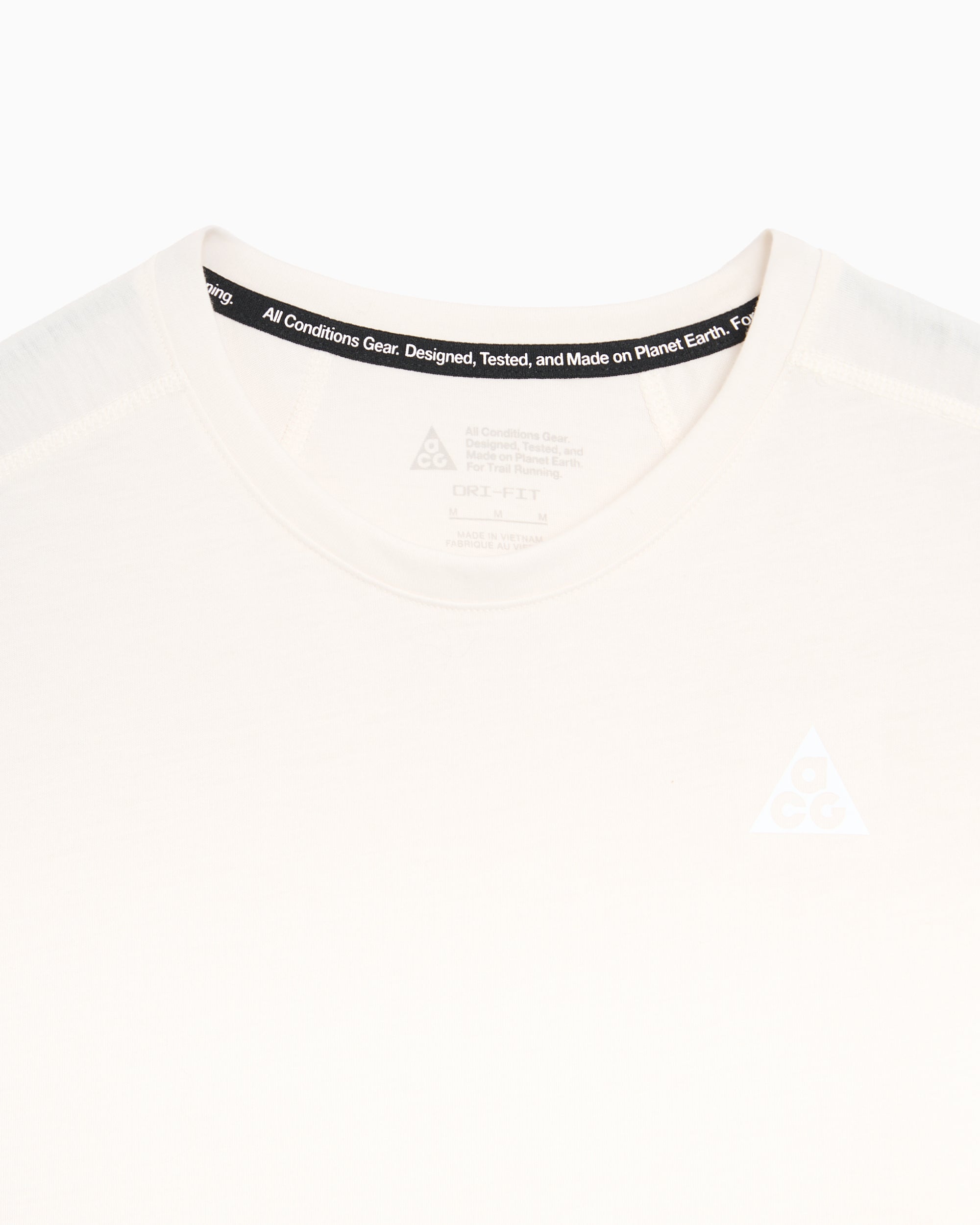T-Shirts Nike ACG Running Dri-FIT Women's T-Shirt - IO9650-030