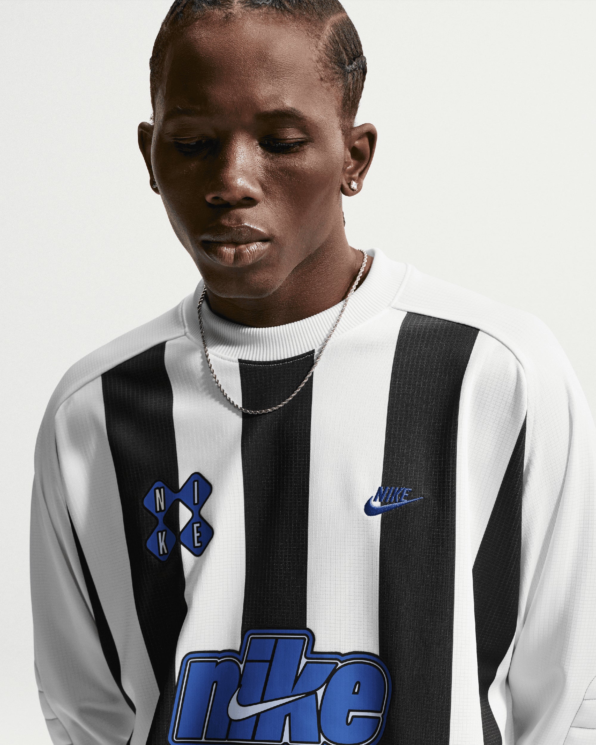 Nike Sportswear Club Goalie Striped Long-Sleeved Relaxed Men's Jersey