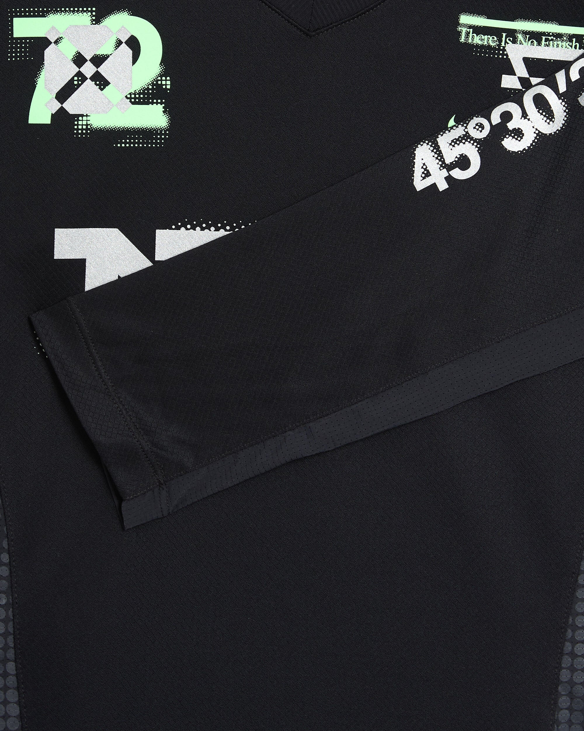 T-Shirts Nike Swift Running Graphic Long-Sleeved Slim Women's T-Shirt - IM7542-010