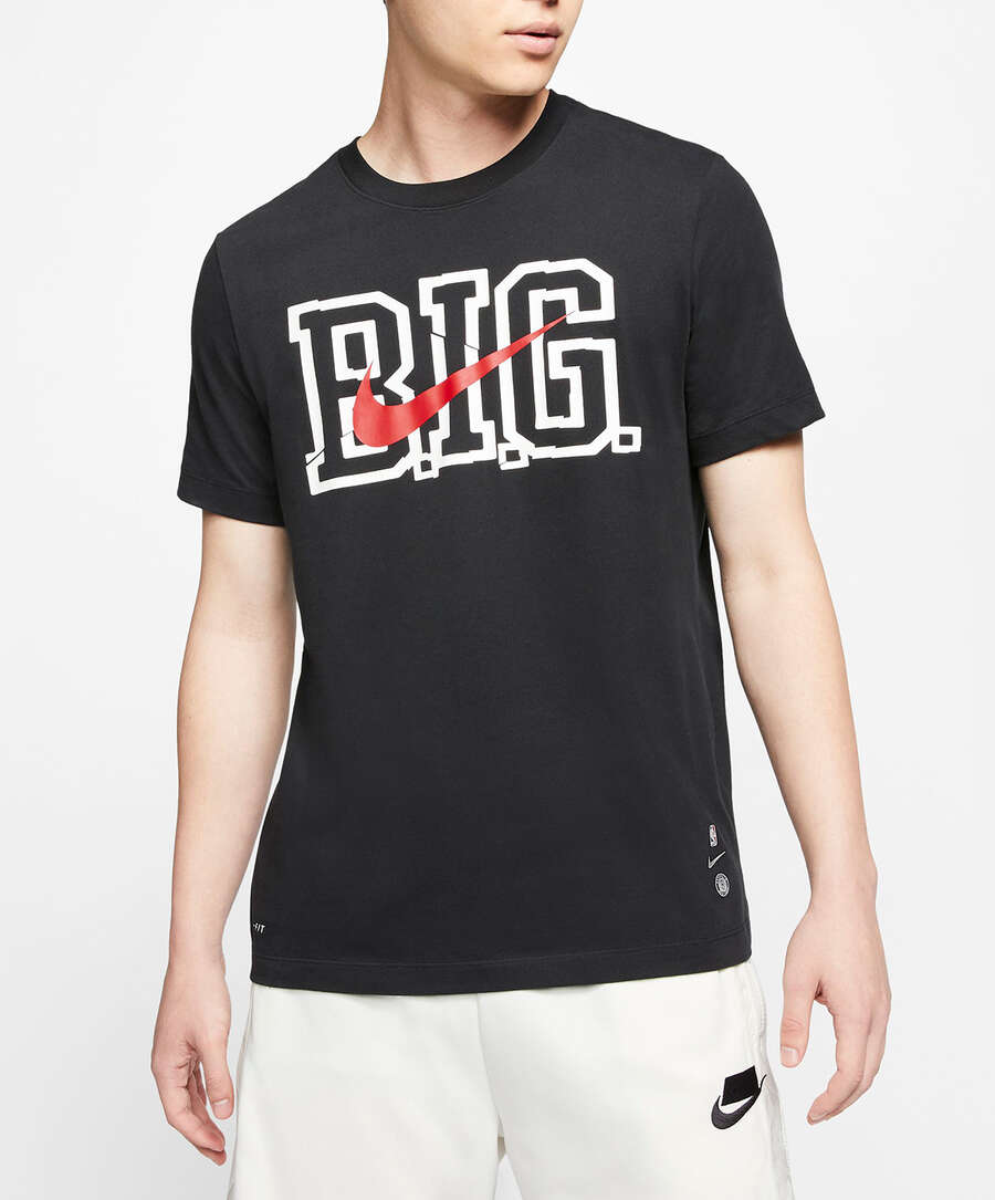 Carnicero cinta pubertad Nike Brooklyn Nets x Biggie Men's Short-Sleeve T-Shirt CU1643-010| Buy  Online at FOOTDISTRICT