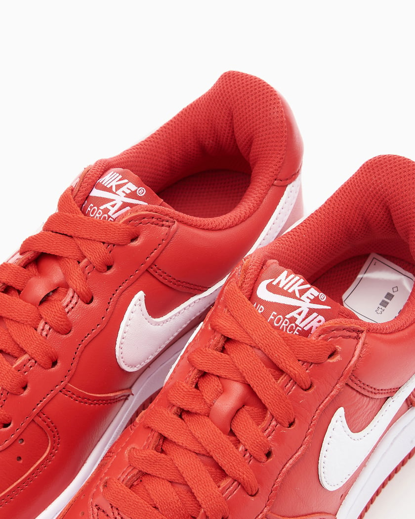 Nike Air Force 1 '07 sneakers in red